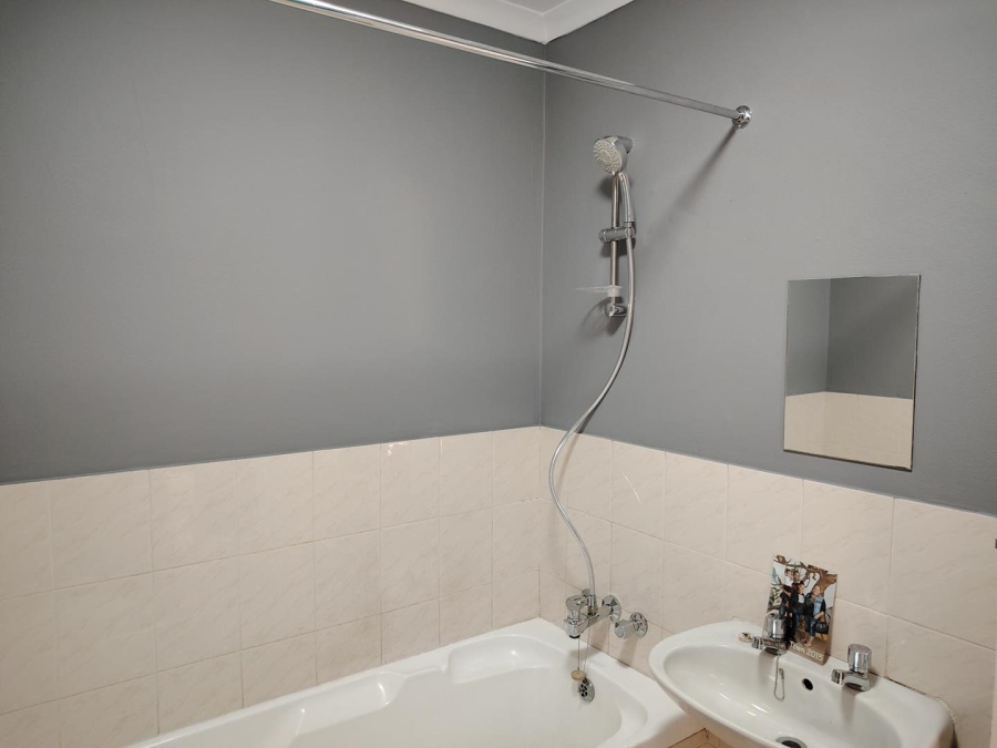 To Let 2 Bedroom Property for Rent in Morgenster Western Cape